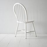 Contemporary White Scandinavian Chair