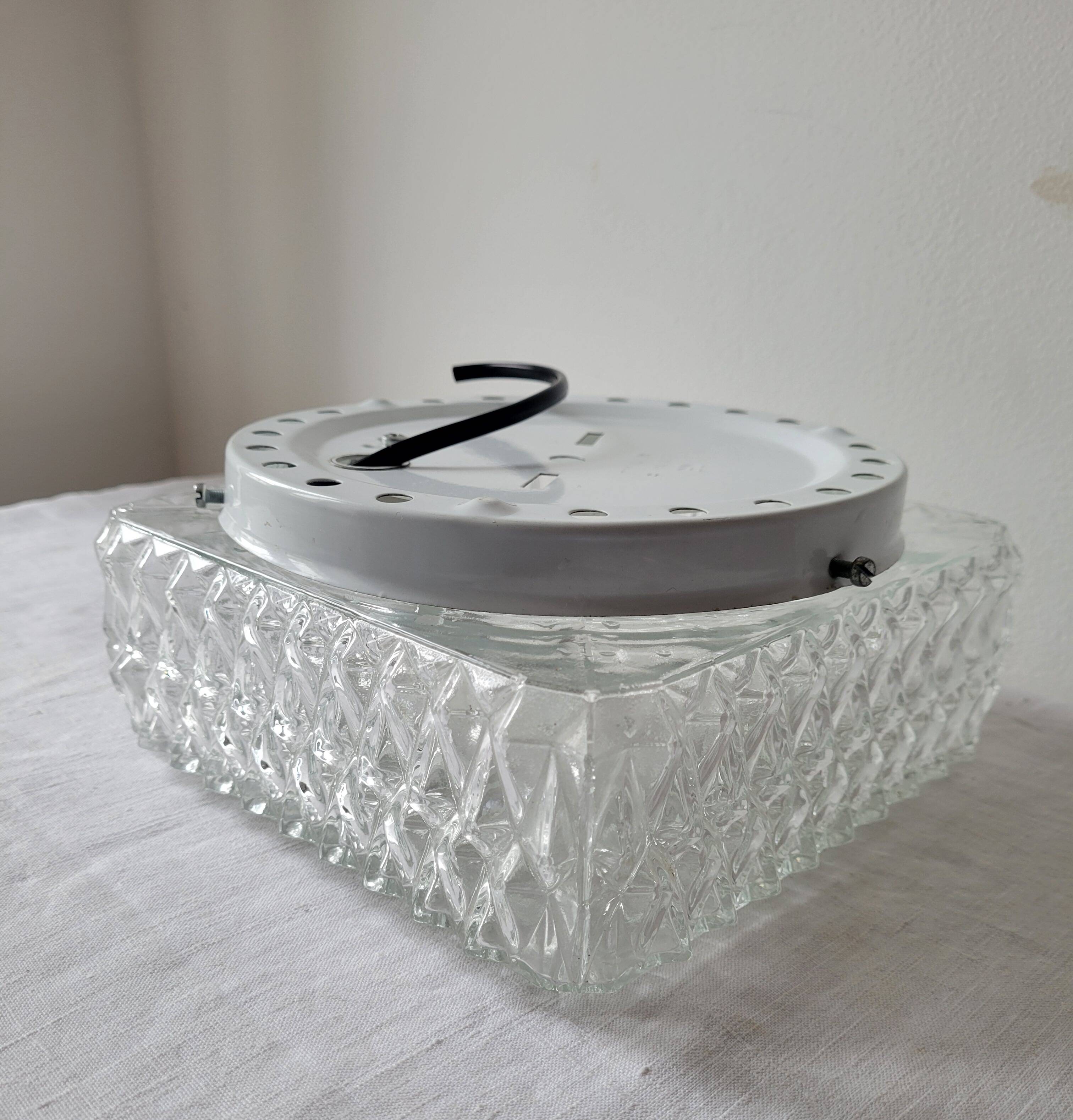 Square molded glass ceiling light "diamond point"