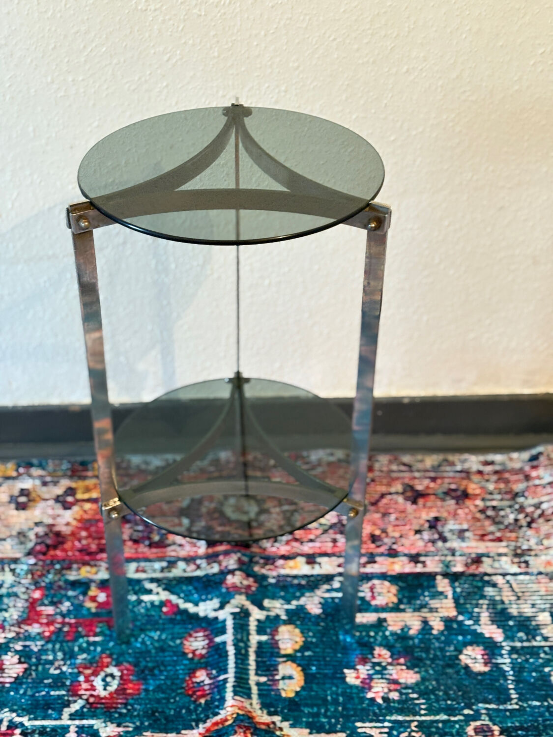 Sellette chromée et doubles plateaux