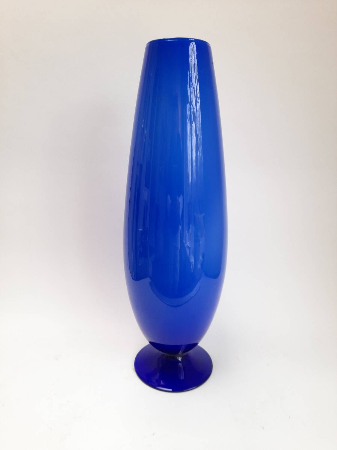 Grand vase italien en opaline bleu cobalt
