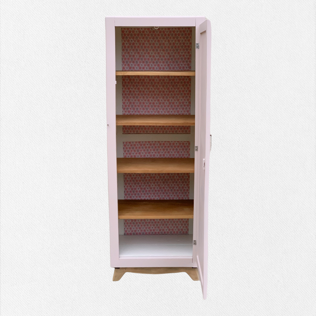 Parisian bonnetière cabinet nude 1930