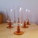Service de 18 verres à pieds ambrés 70s