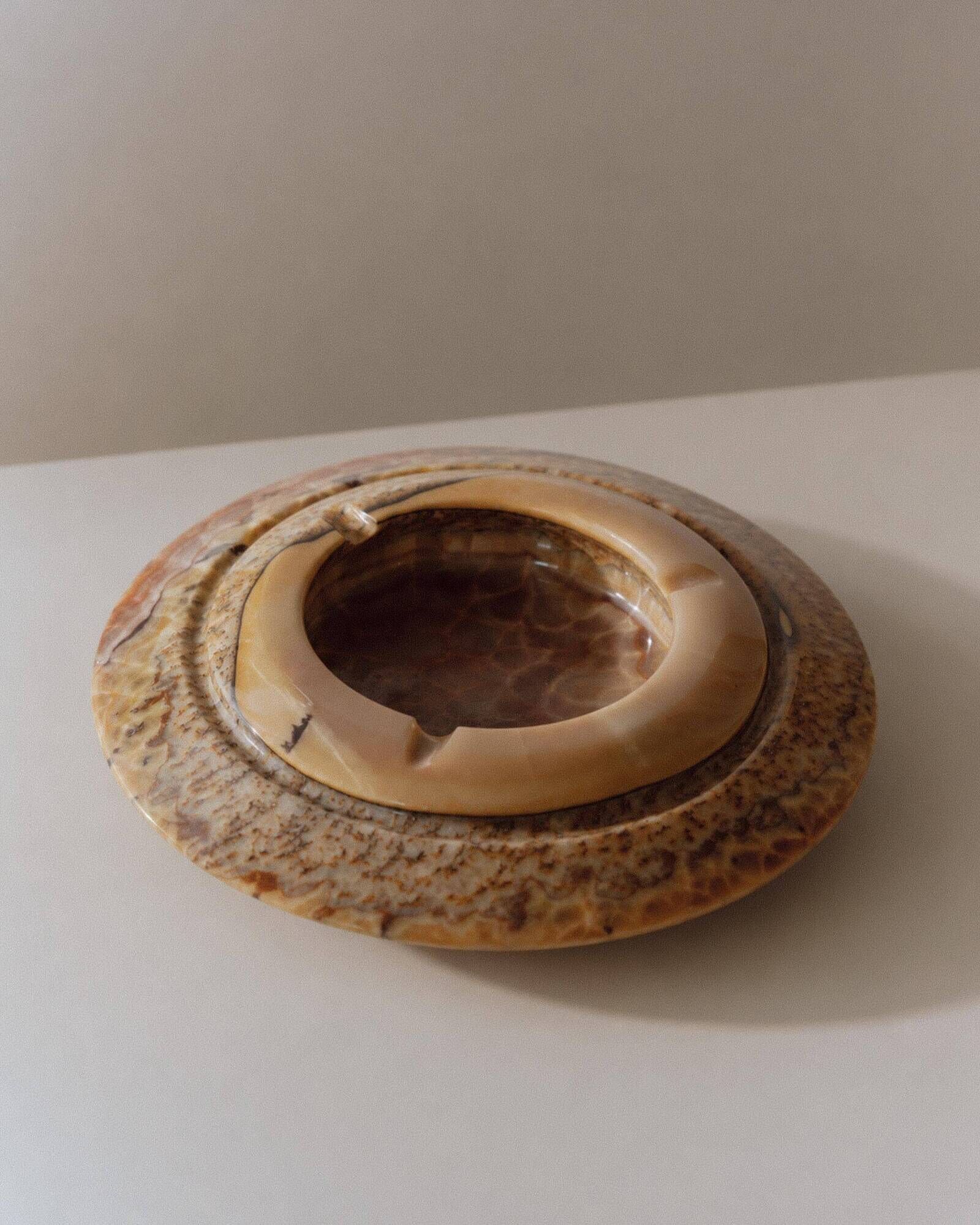 Vintage onyx ashtray from the 1980s, large round, brutalist design, brown and beige tones, sculptural table accent, modernist object, elegant gift idea.