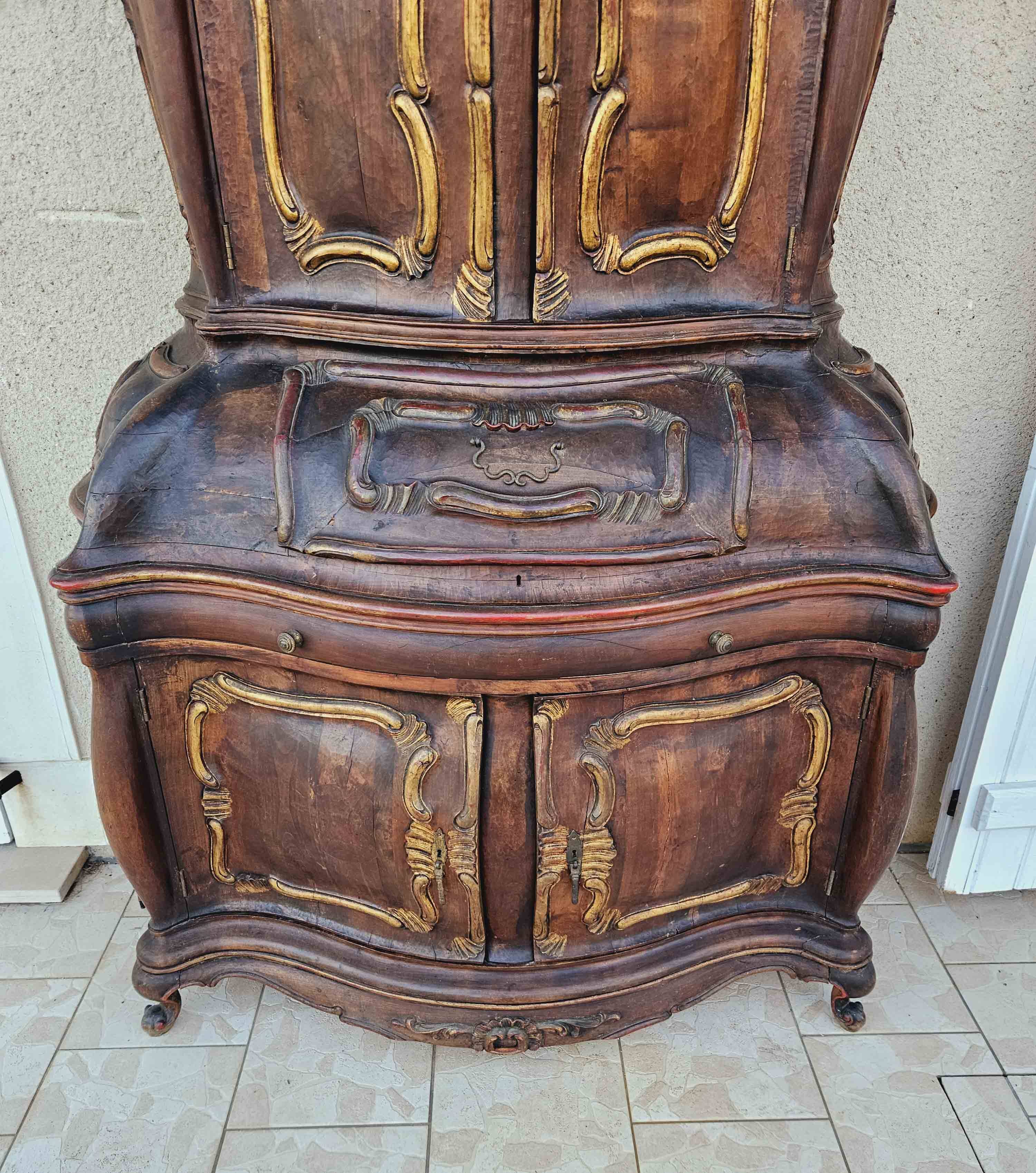 Rounded buffet in venetian baroque style