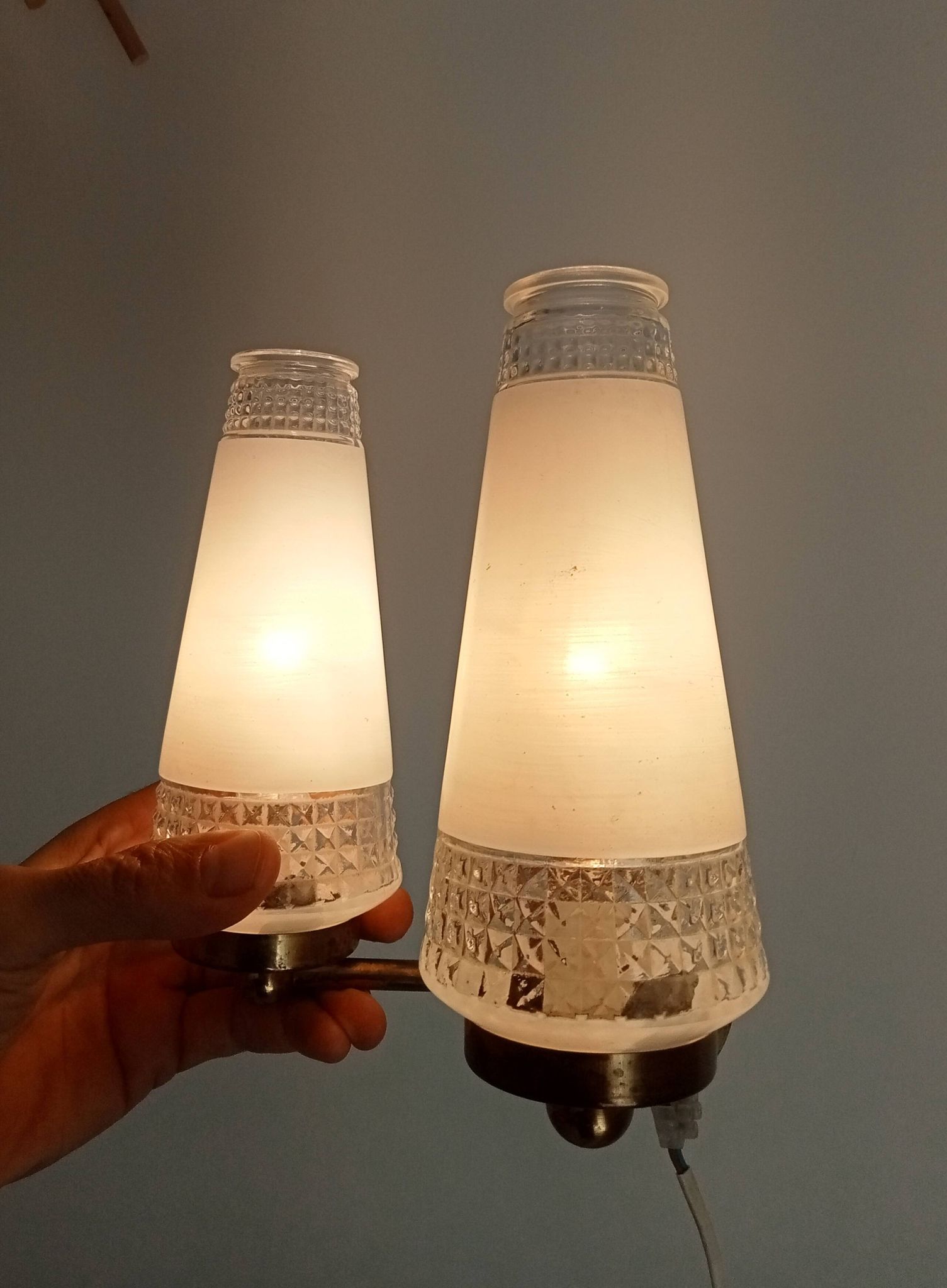 Pair of vintage double-light wall sconces in brass and etched glass from the 60s/70s.