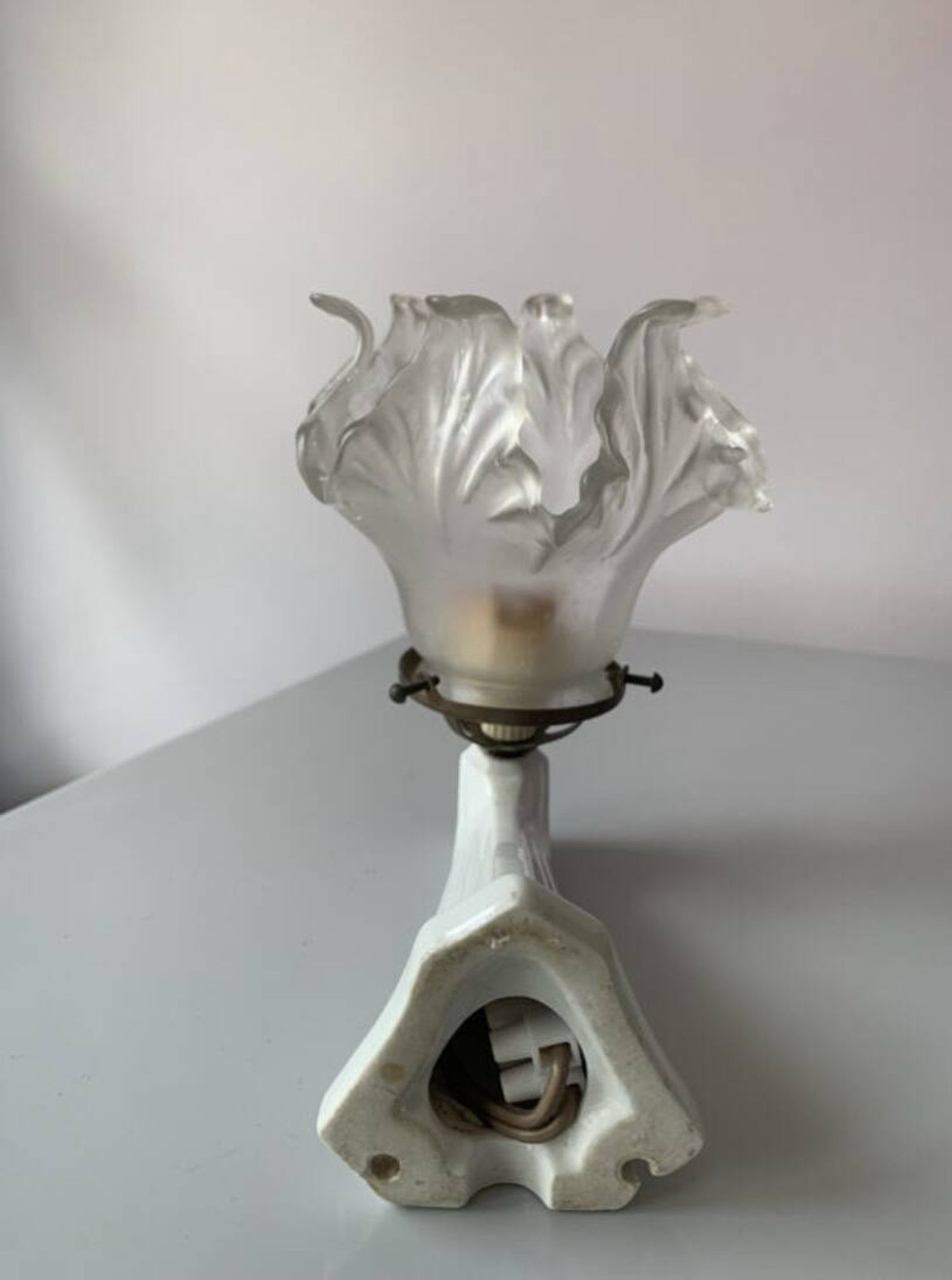 Applique en porcelaine et tulipe en verre art déco