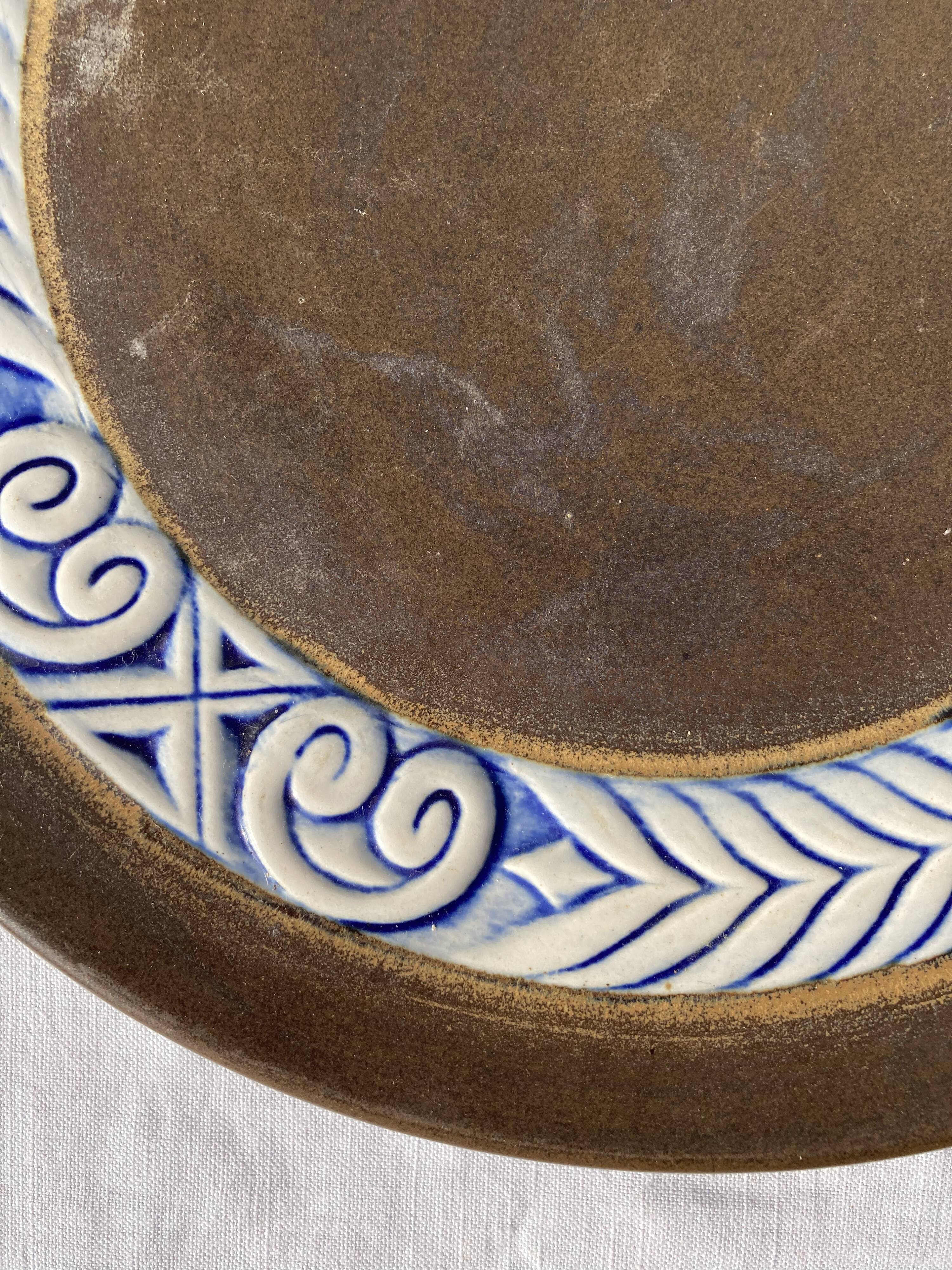 Pair of dishes or large plate in quimper sandstone vintage old art deco 1930