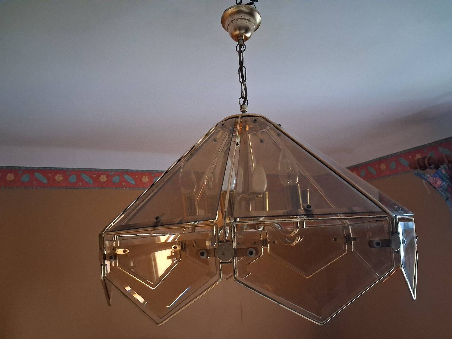 Grand vintage chandelier