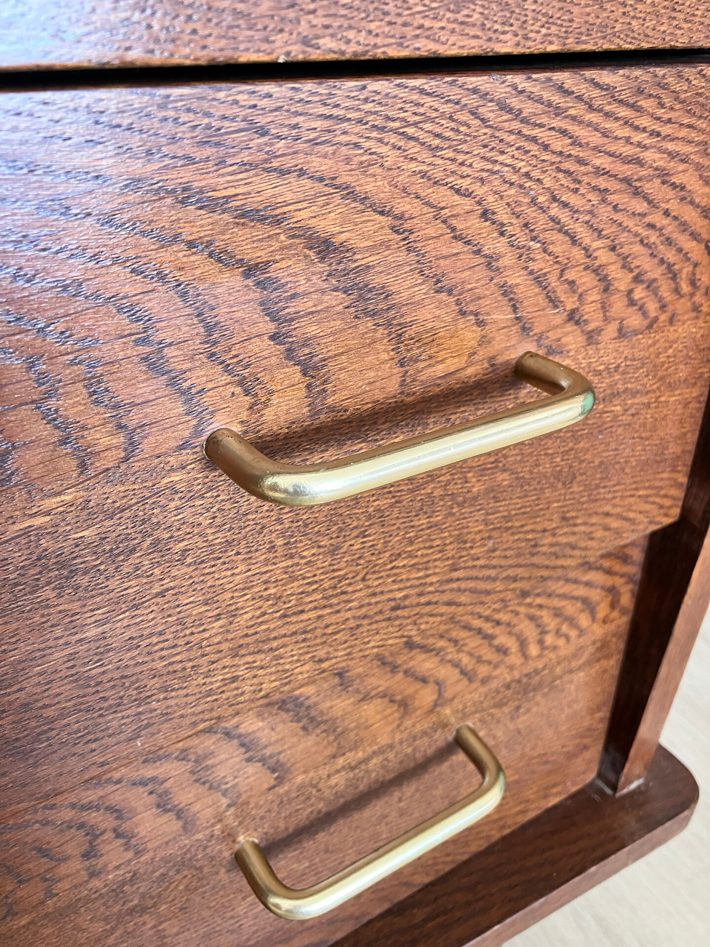 Commode pieds fuselés années 60