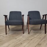 Paire de fauteuils 366 conçus dans les années 1960 par Jozef Chierowski