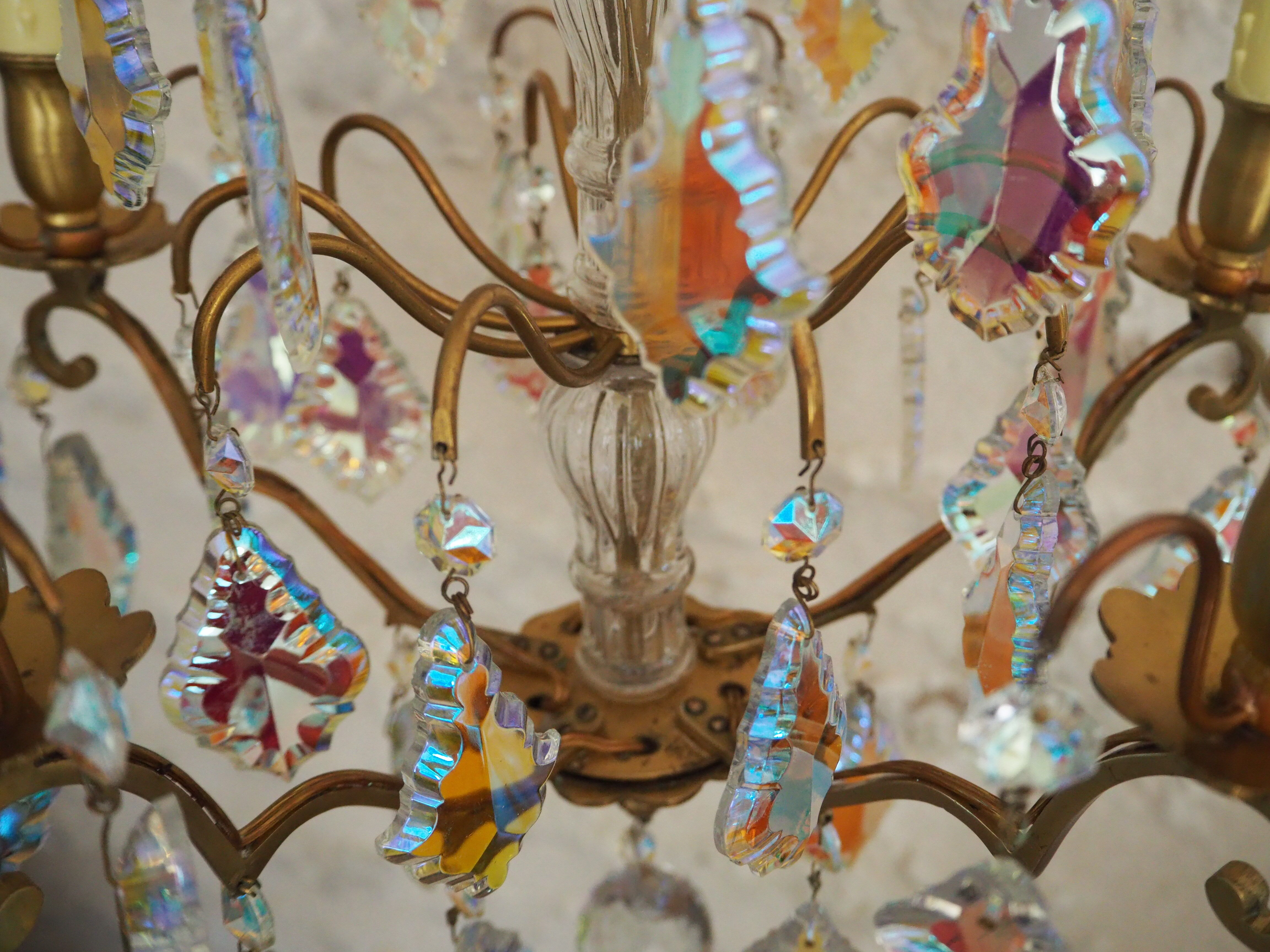 Lustre à pampilles en verres nacrés et bronze