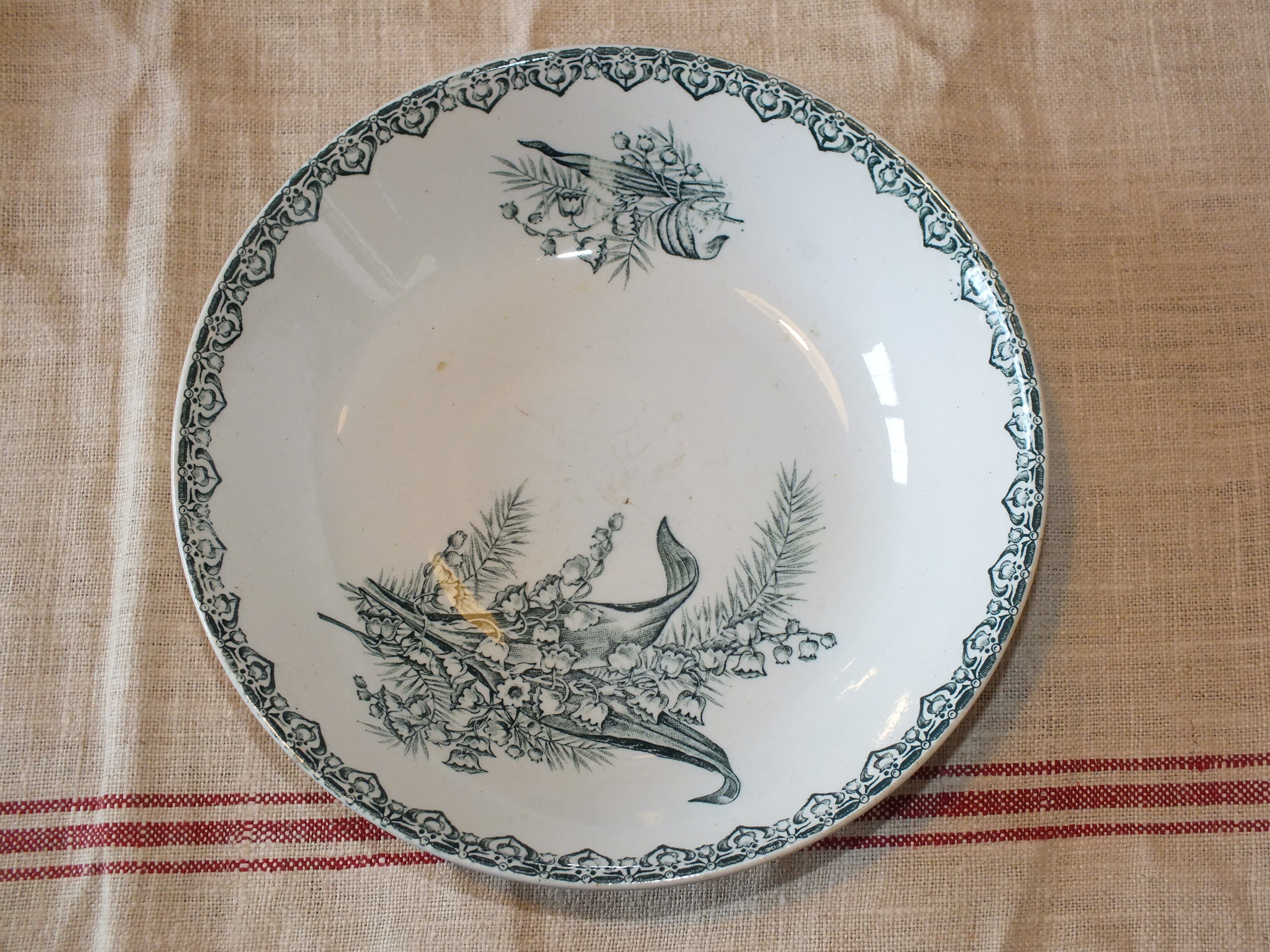 3 plates caps in Terre de Fer Saint Amand service Lily of the valley
