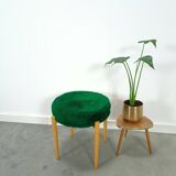 Houten vintage kruk met groen kussen