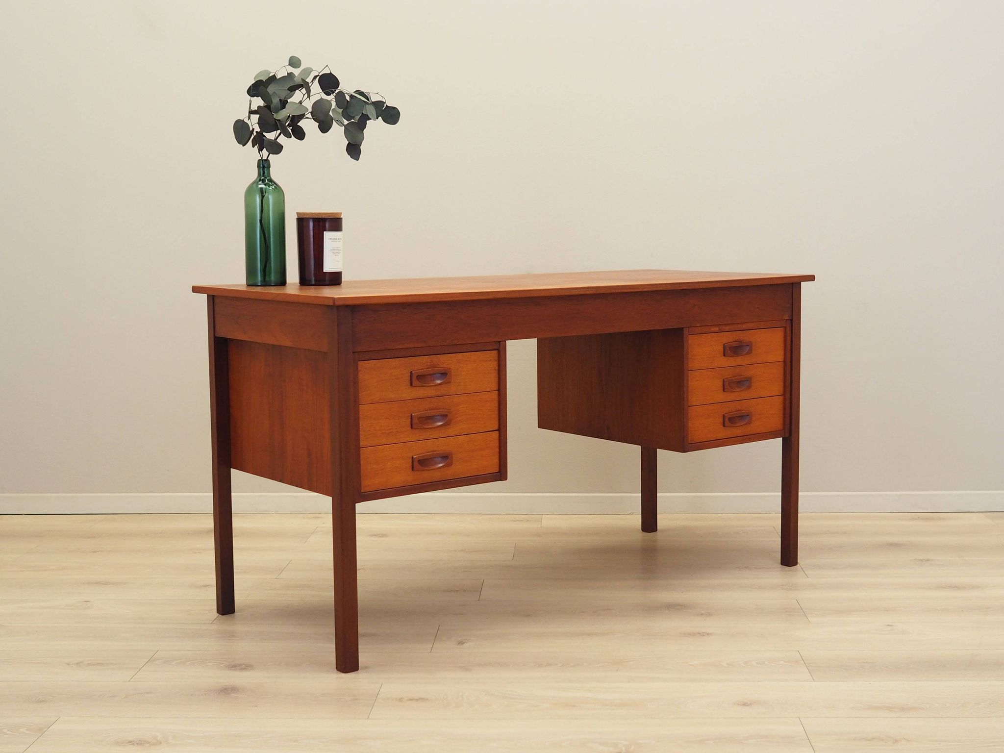 Bureau en teck, design danois, années 1970, production : Danemark