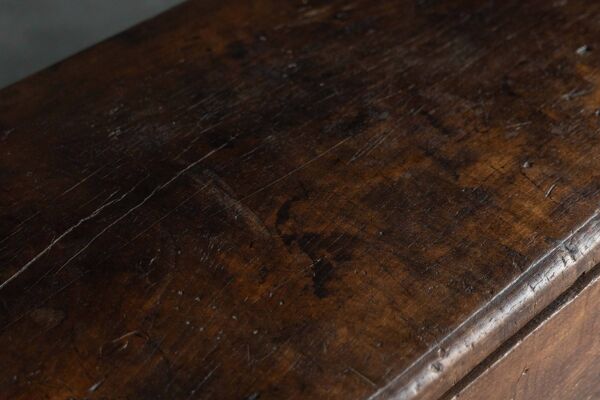 Coffre de rangement en bois ancien, France, fin du XVIIIe siècle