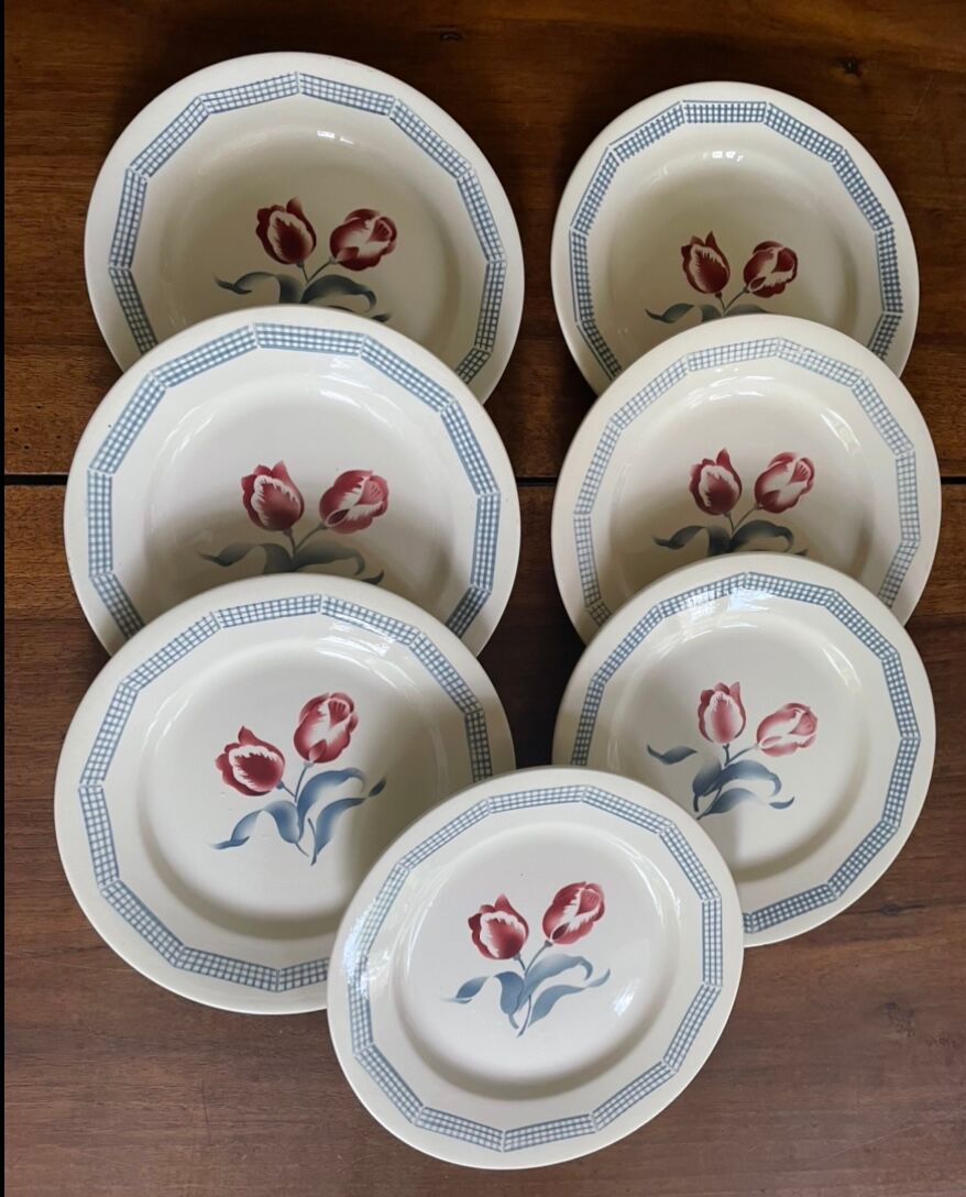 Flat plates Digoin tulips