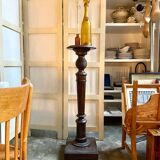 Sellette en bois foncé