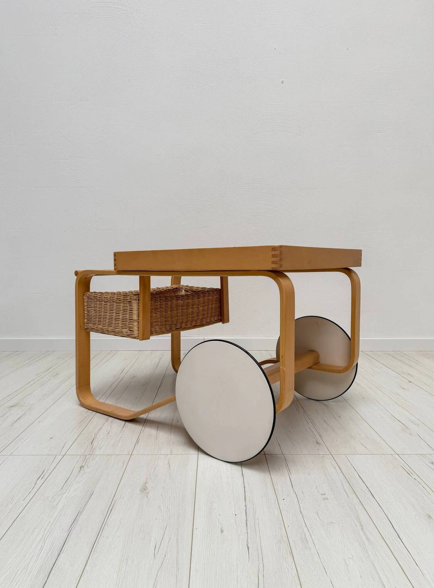 Vintage Alvar Aalto Model 900 Tea Serving Trolley for Artek Finland