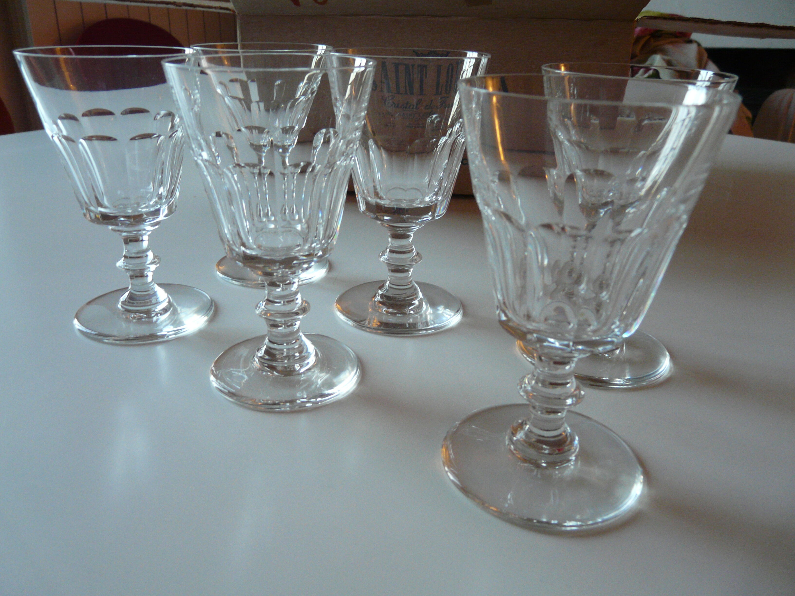 Service de six verres à pied de la cristallerie "Saint Louis"