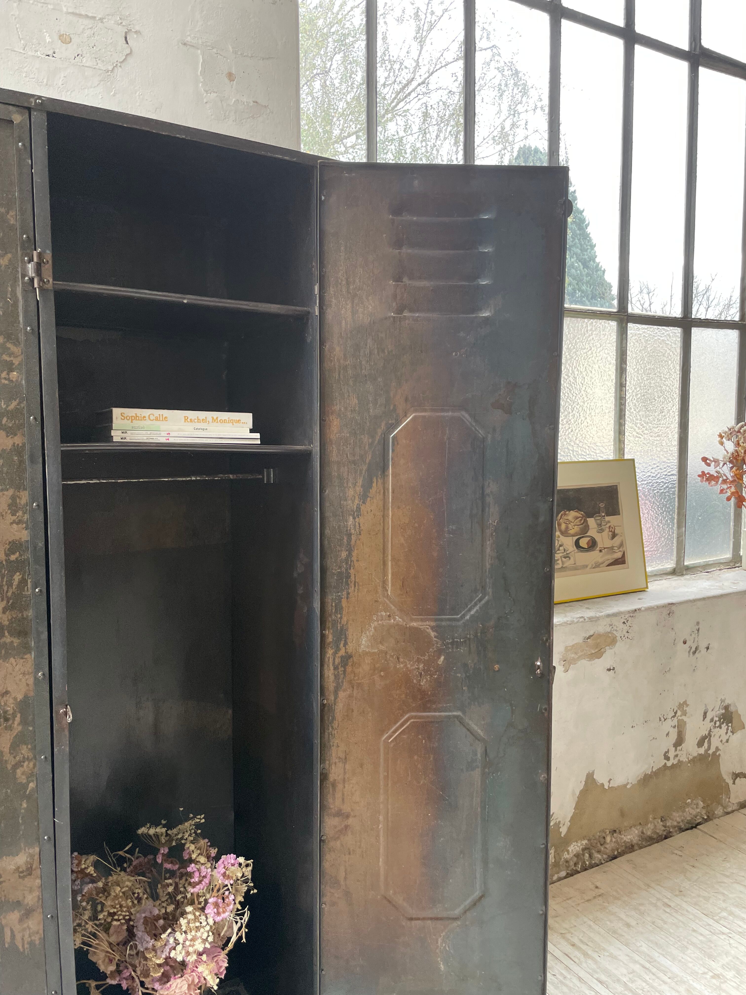 Riveted metal cloakroom Swchartz 1920