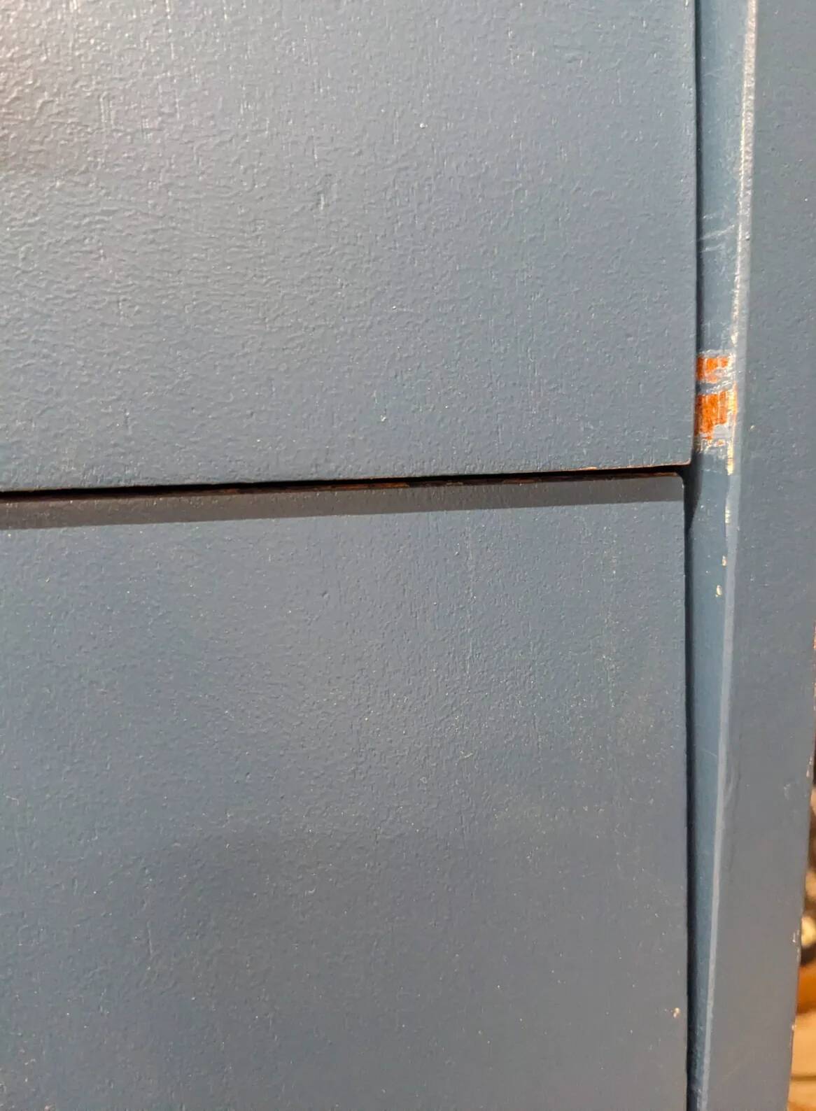 Commode bleue