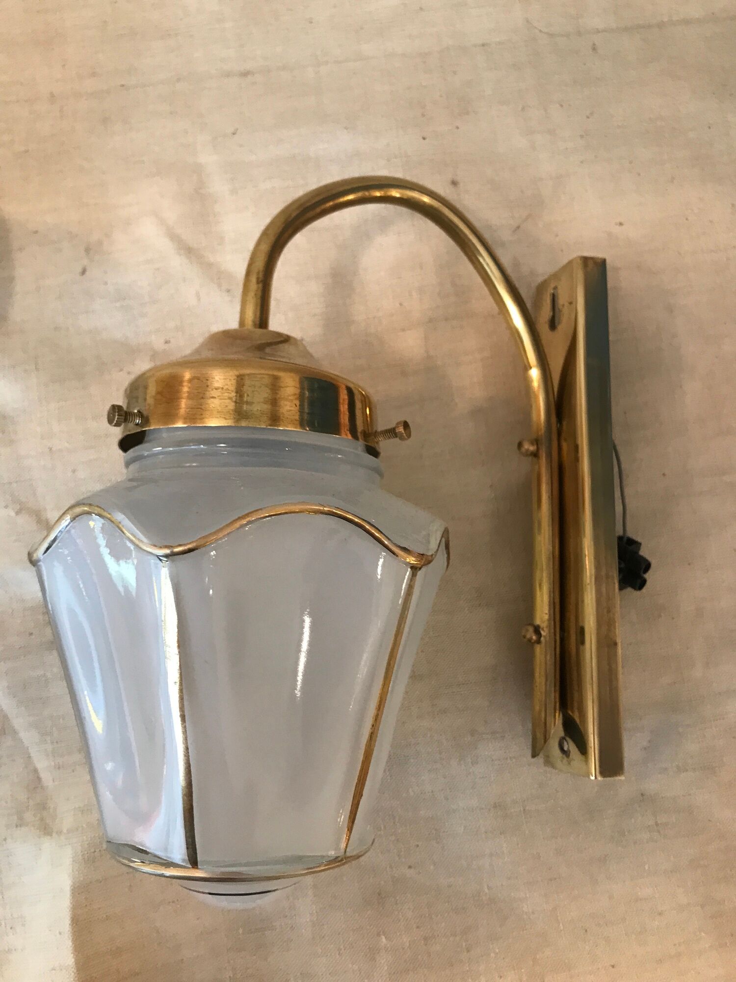 Pair of 1960 brass wall lamps and gilded frosted glass