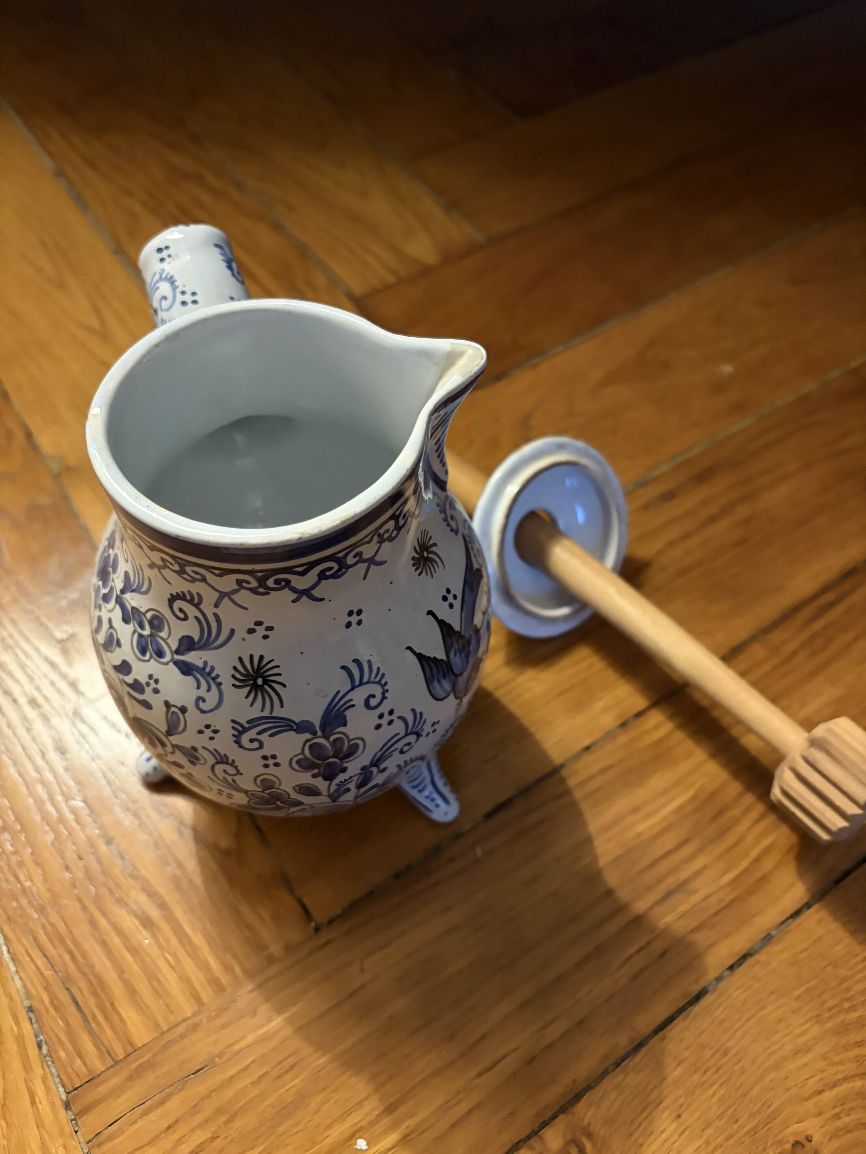 Antique chocolate pot in faience with its original whisk.