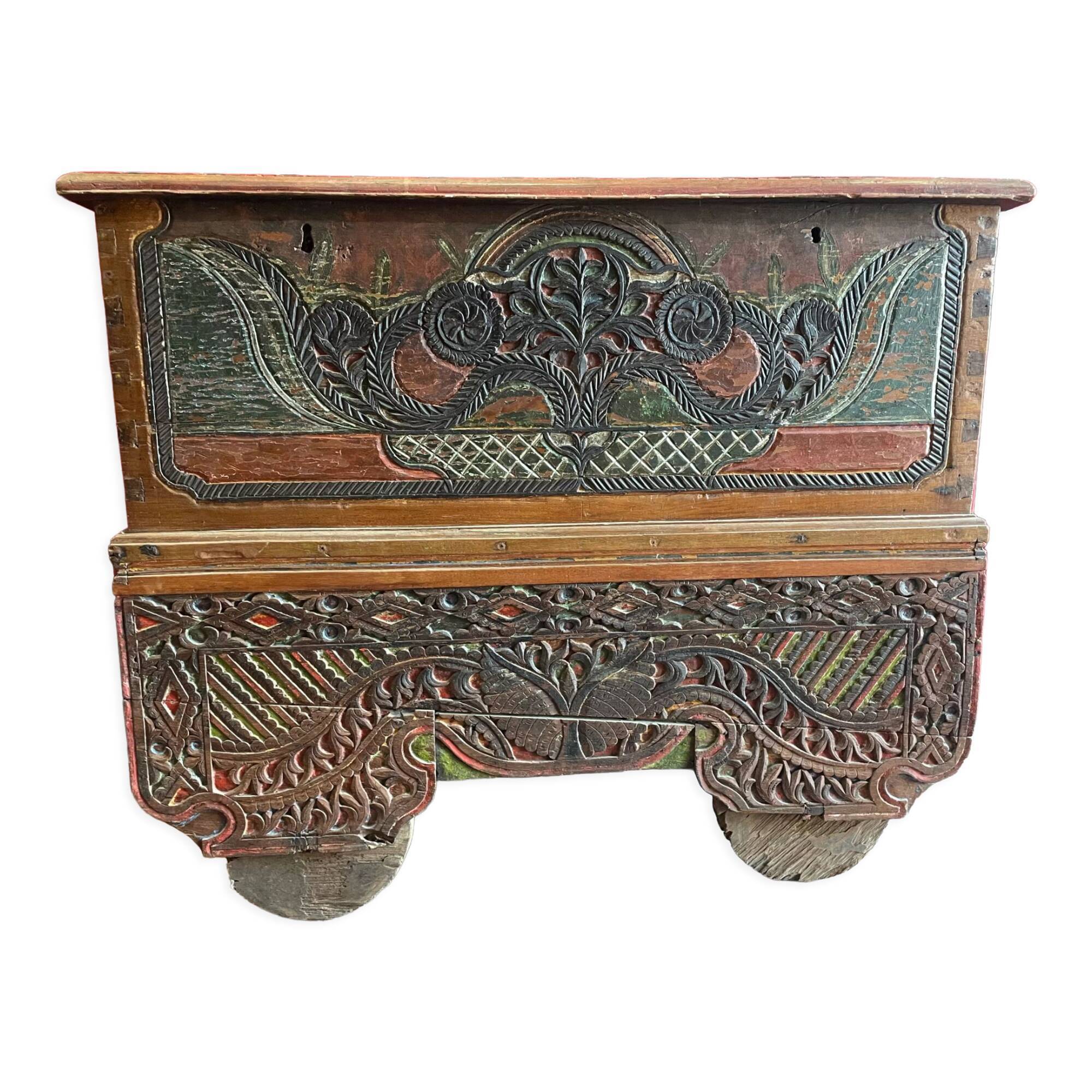19th century merchant's chest on wheels, Indénosie, Madura island