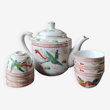 Service à thé Chinois/Théière + 6 tasses. En porcelaine fine. Décor Dragons/Phoenix. Style Famille Rose Feng Shui. Années 70