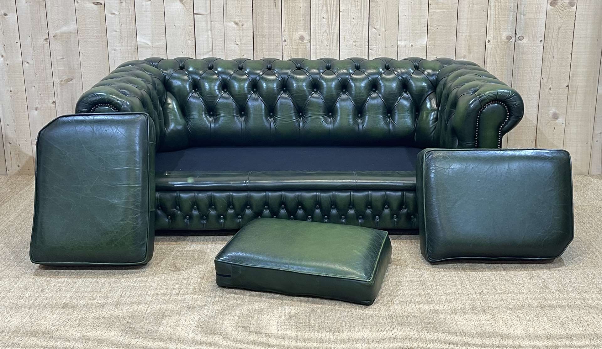 Chesterfield 3-seater sofa in green leather from the 80s