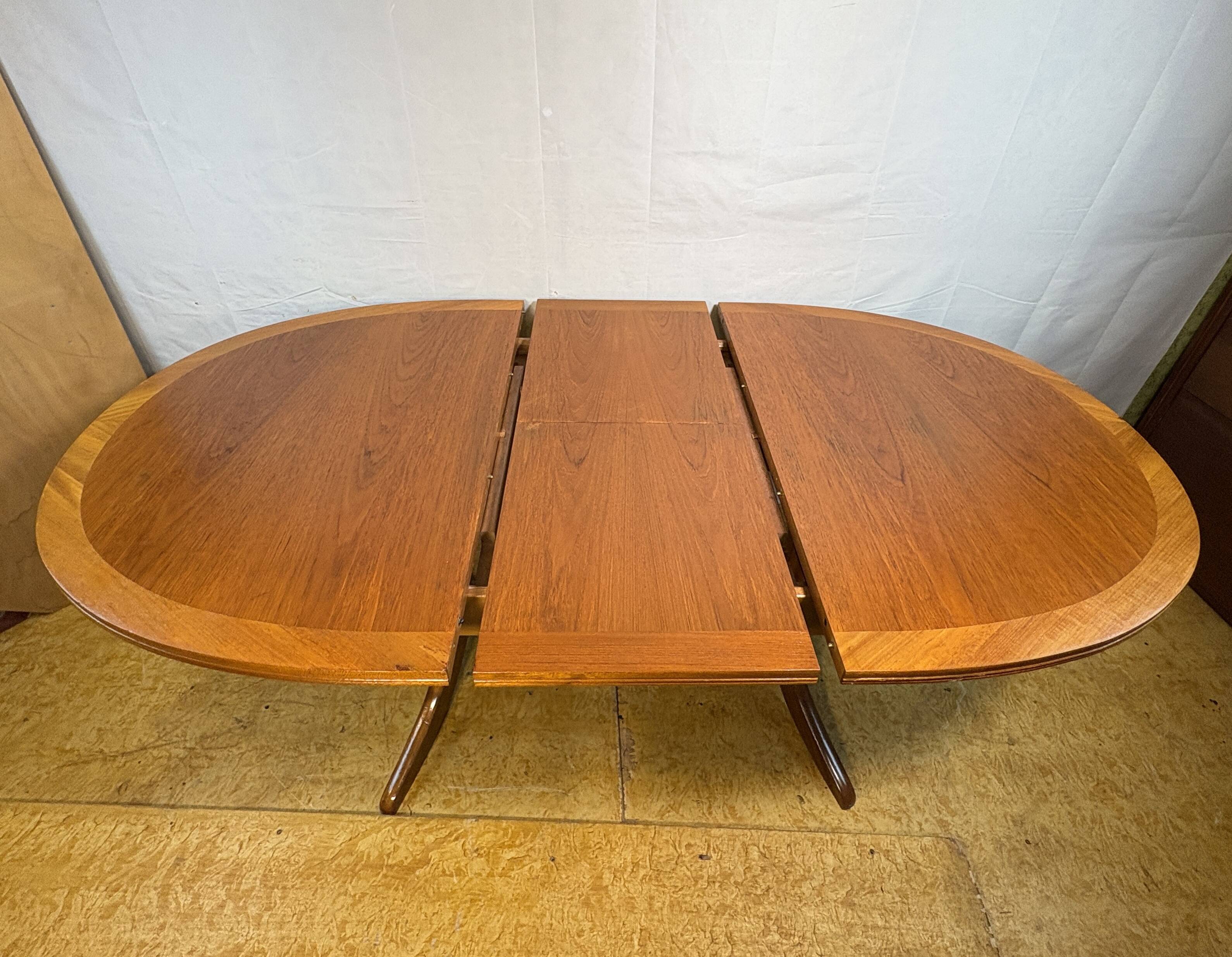 Mid-Century Retro Vintage Teak Extending Dining Table by Nathan 1960s  Seat