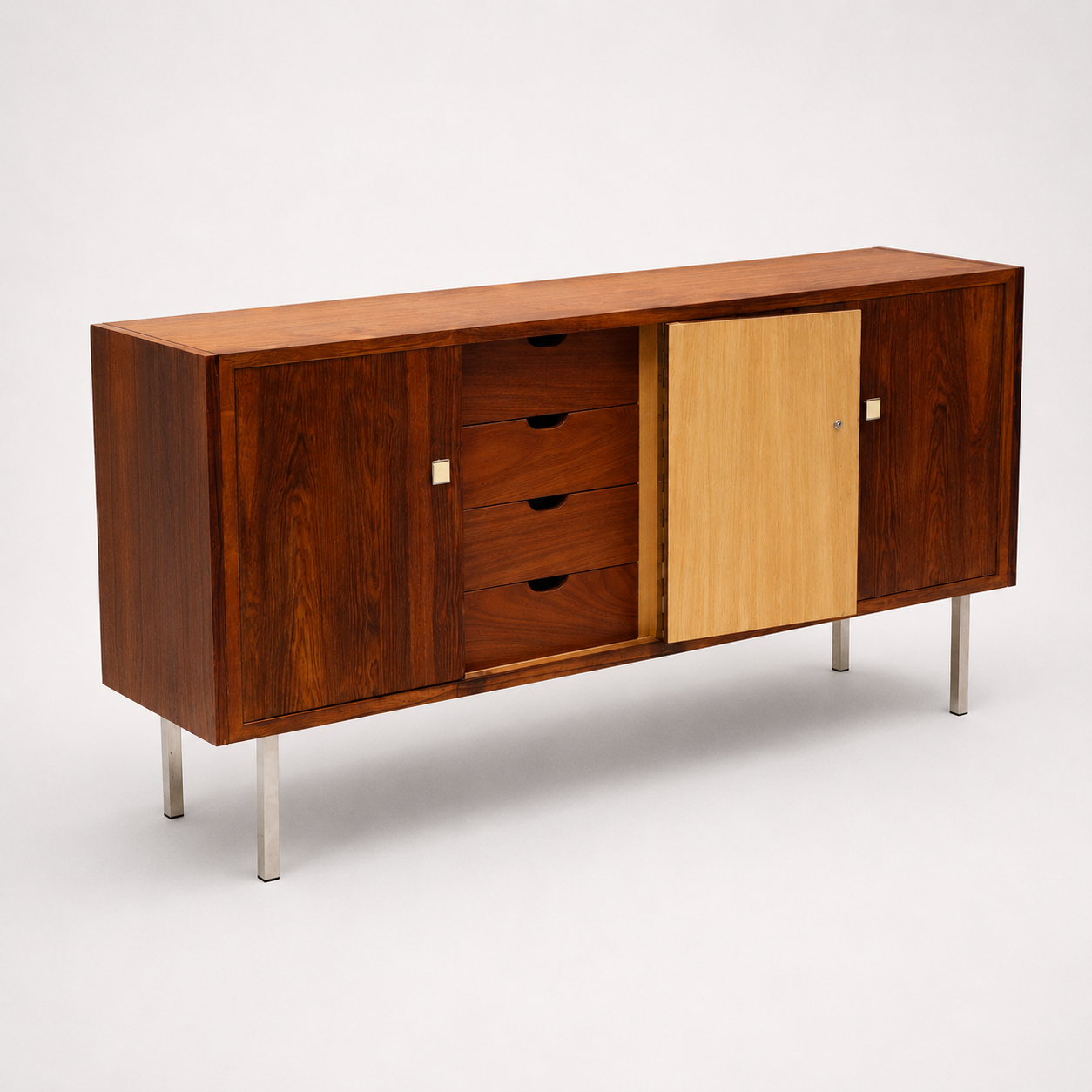Buffet vintage en palissandre avec pieds en chrome