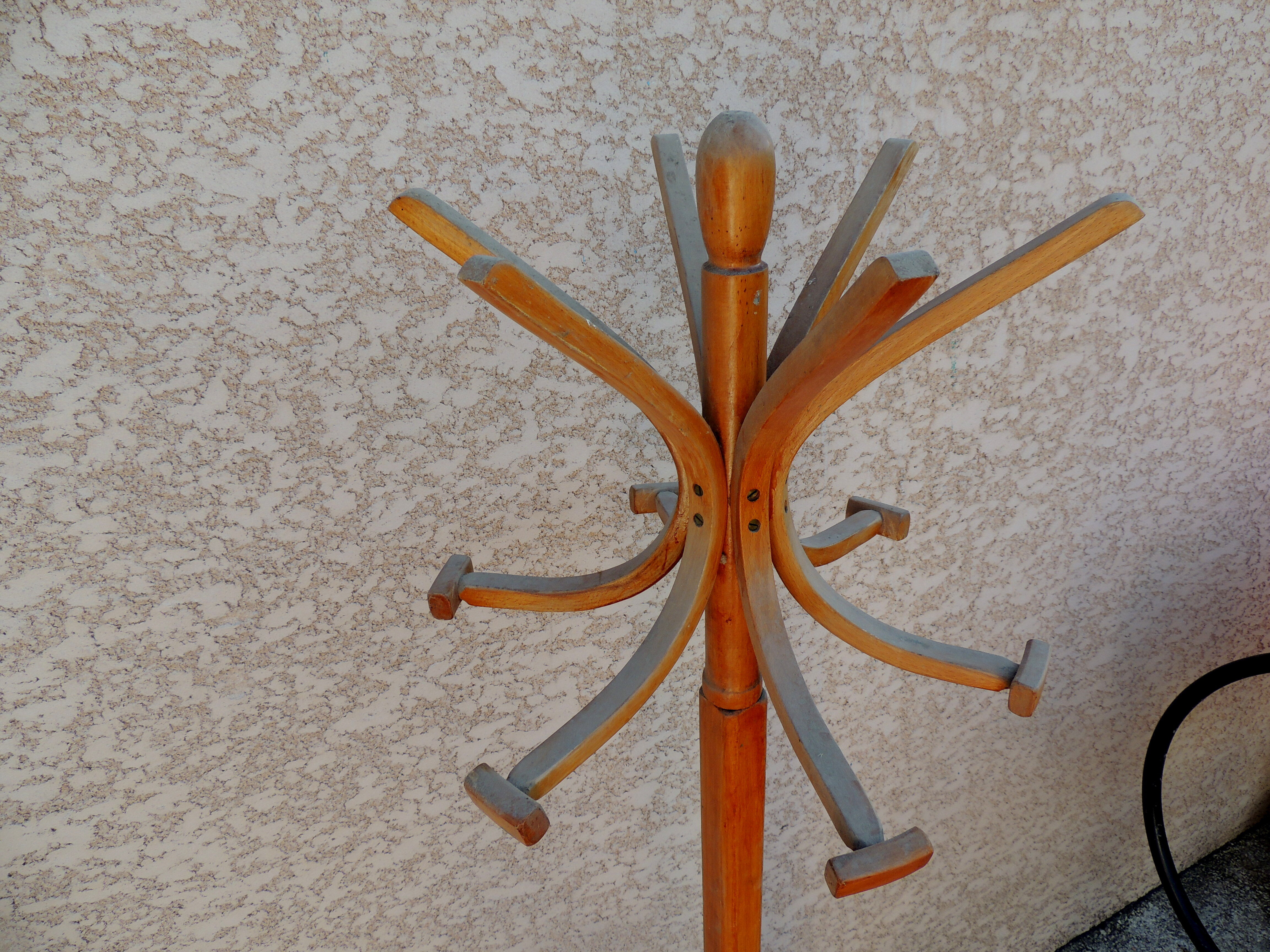 Former coat holder on foot 5 patères