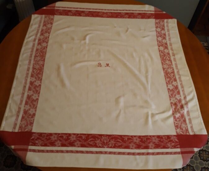 Nappe damassé de coton, liteaux rouge, chiffrée B.M, années 50