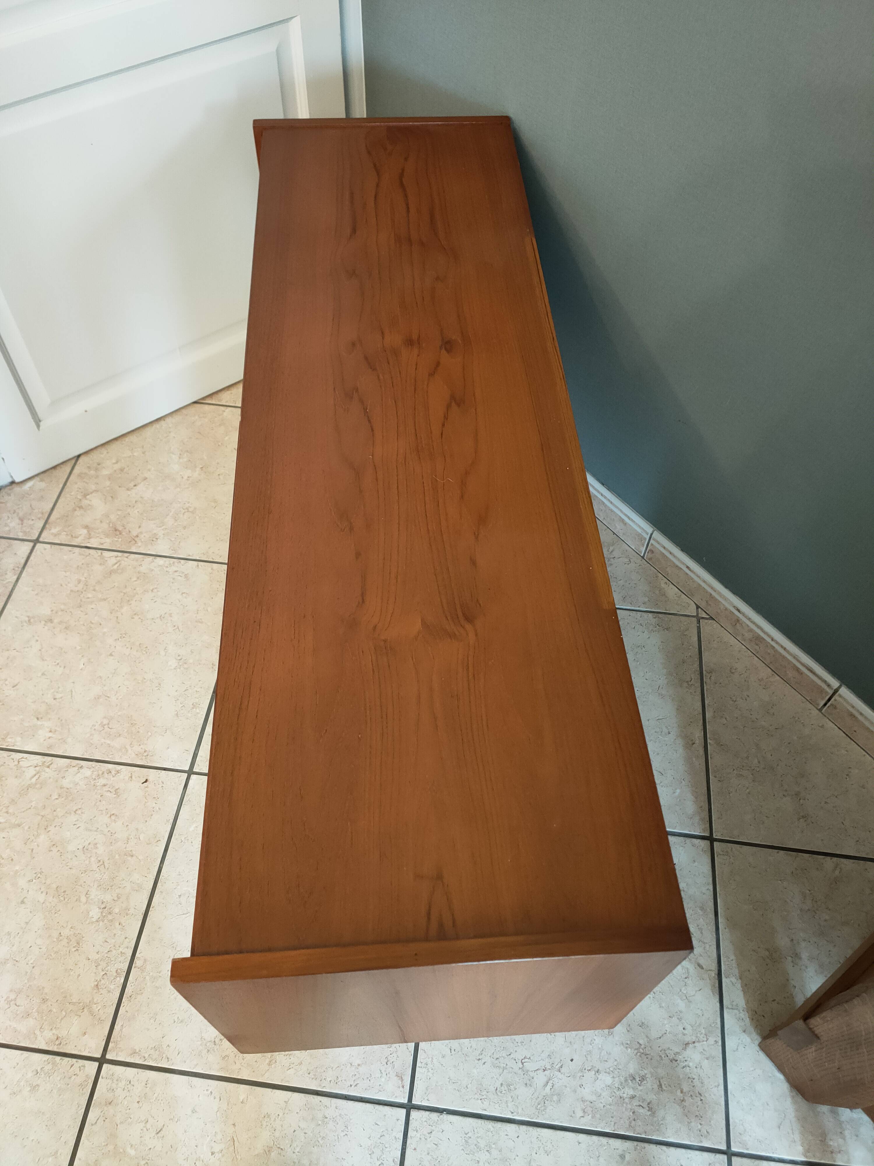 Small teak sideboard from the 1960s.