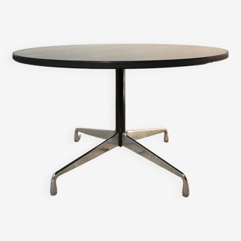 Table ronde 120cms par Eames , édition Herman Miller 1970