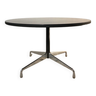 Table ronde 120cms par Eames , édition Herman Miller 1970