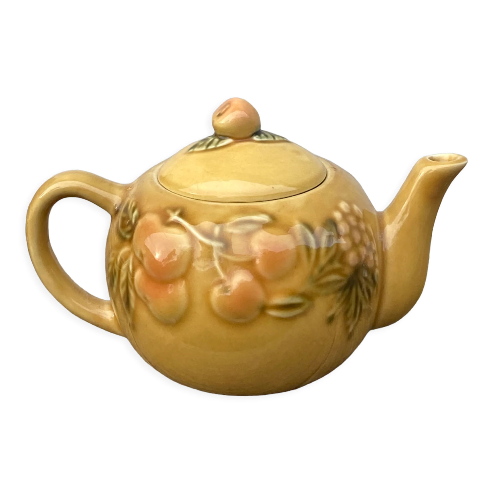 Teapot in vintage beige fruit slip