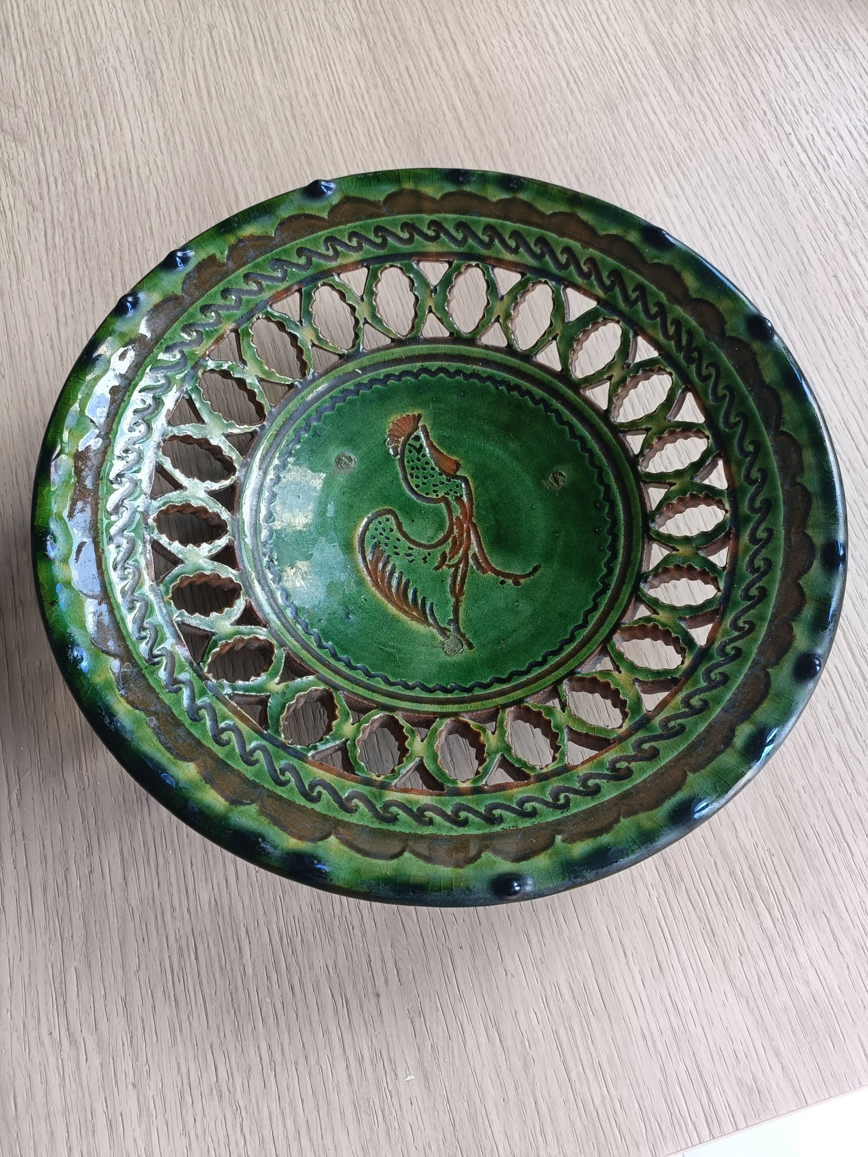 Green earthenware fruit cup