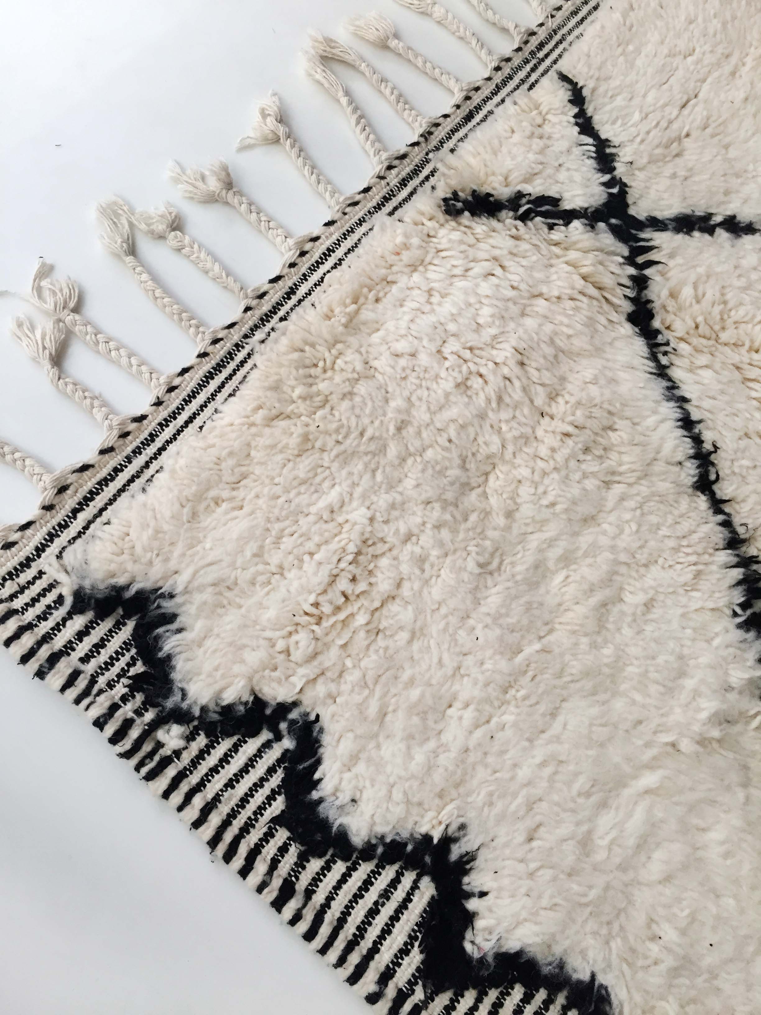 Moroccan Berber carpet Beni Ouarain unbleached with black diamonds and engraved border 207x130cm