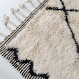 Moroccan Berber carpet Beni Ouarain unbleached with black diamonds and engraved border 207x130cm