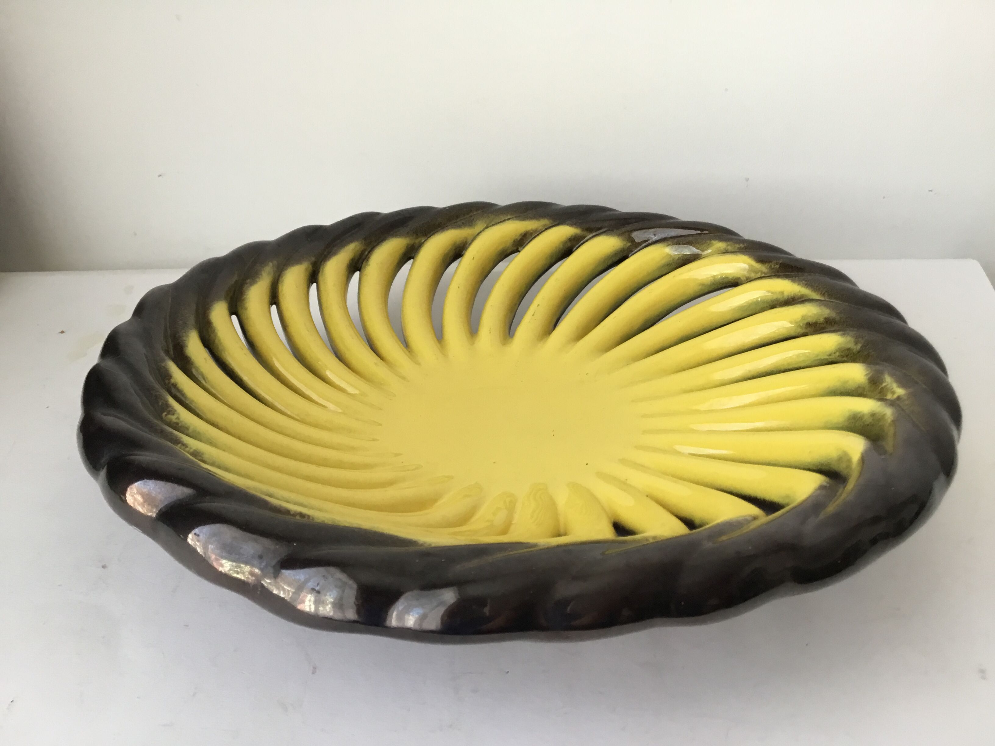 Twisted ceramic dish