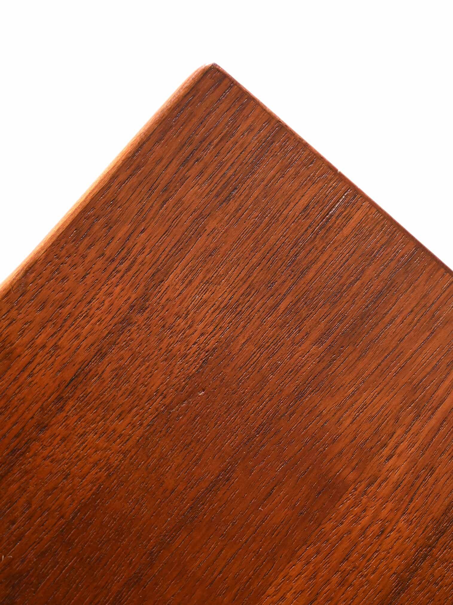 Bibliothèque vintage avec étagère coulissante