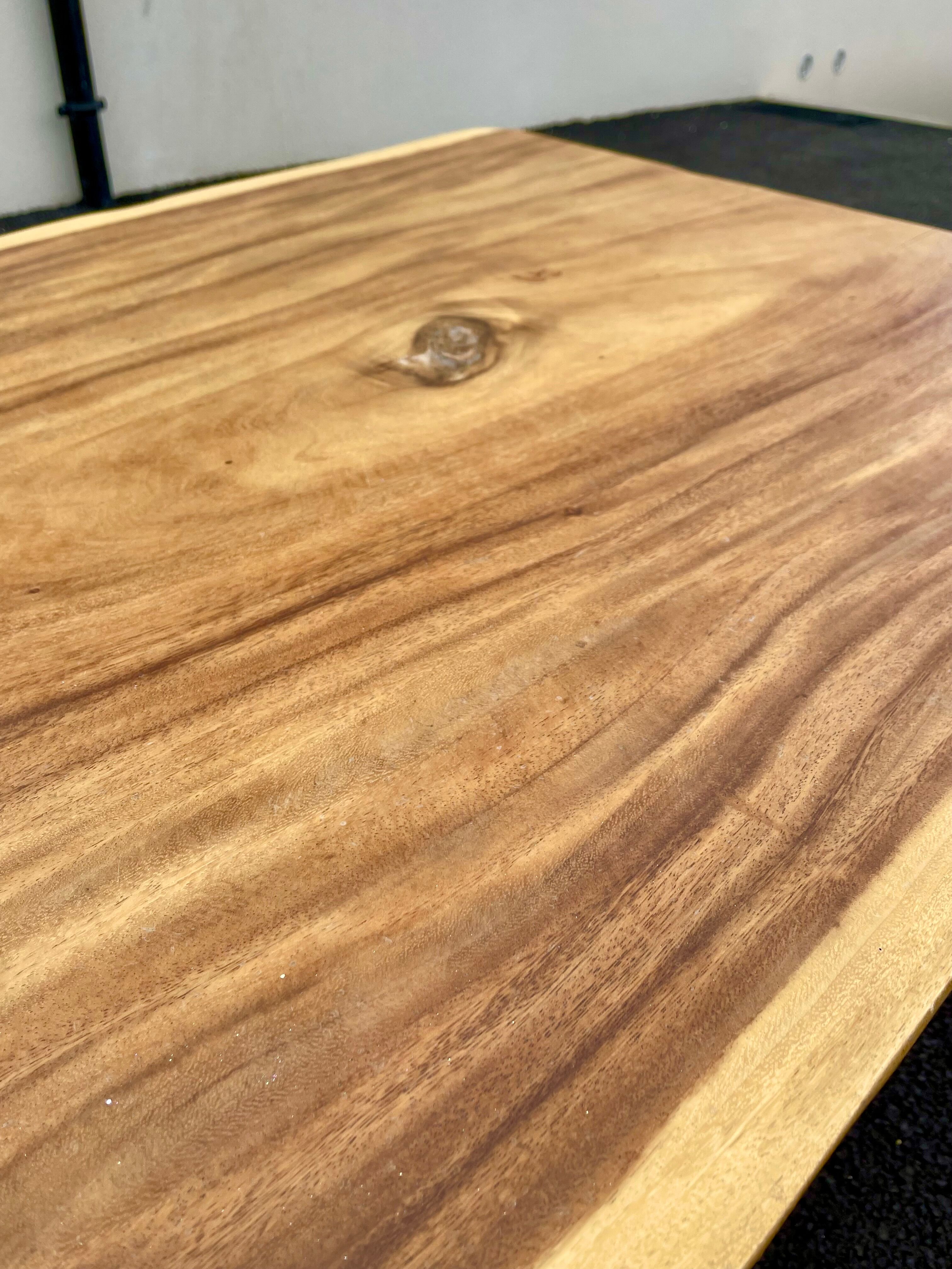 Coffee table in solid Suar