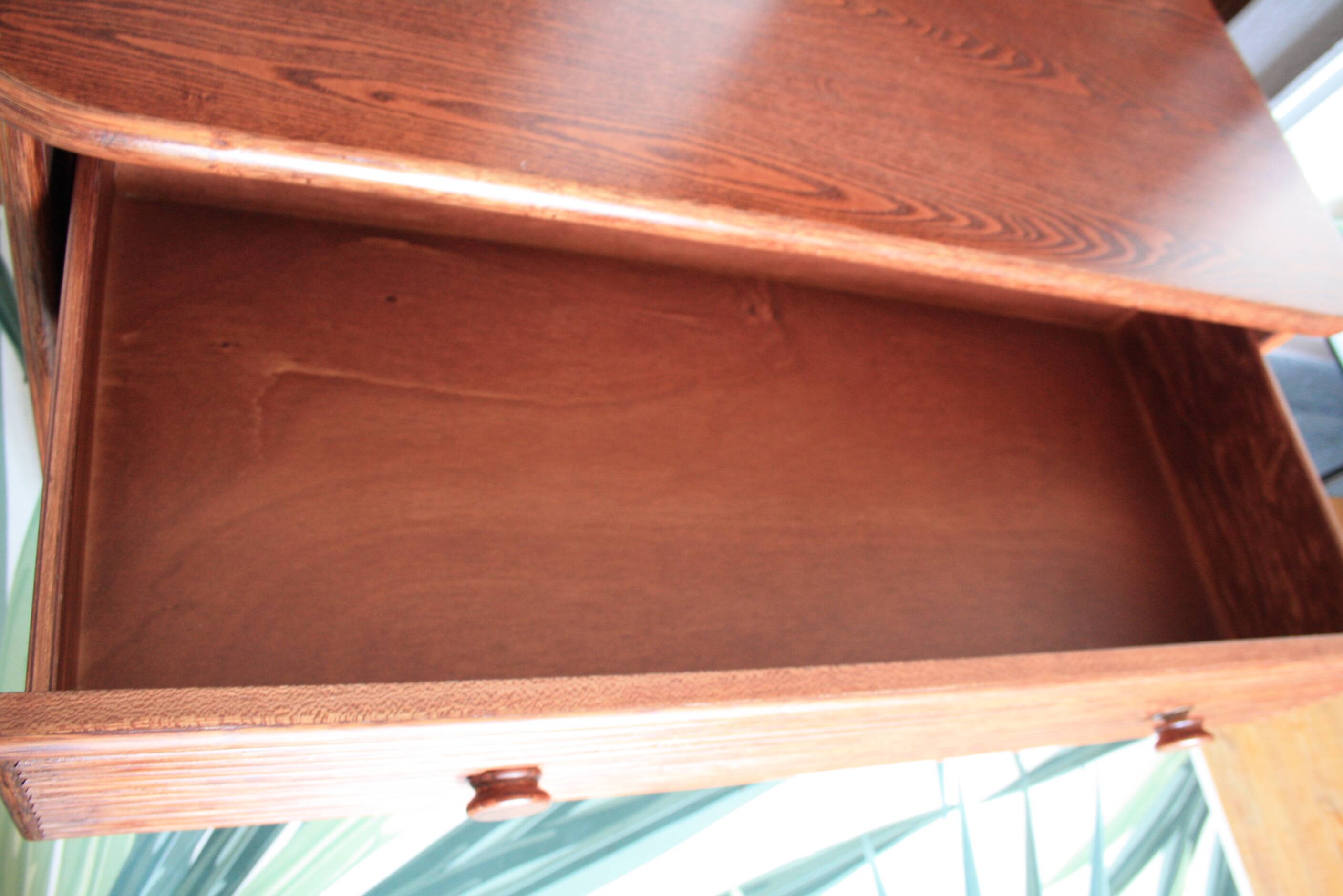 Commode en bois et rotin