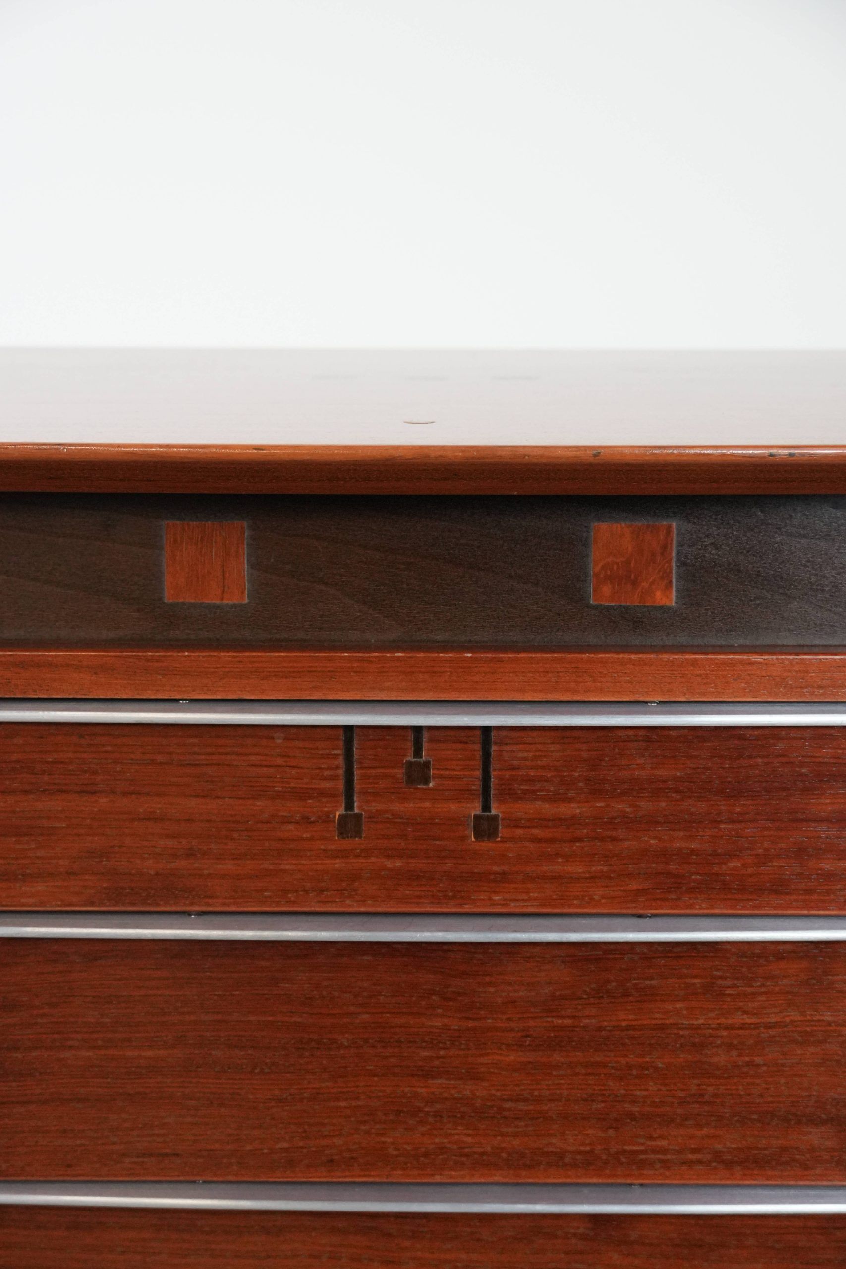 Art Deco design chest of drawers with 6 drawers and remarkable details