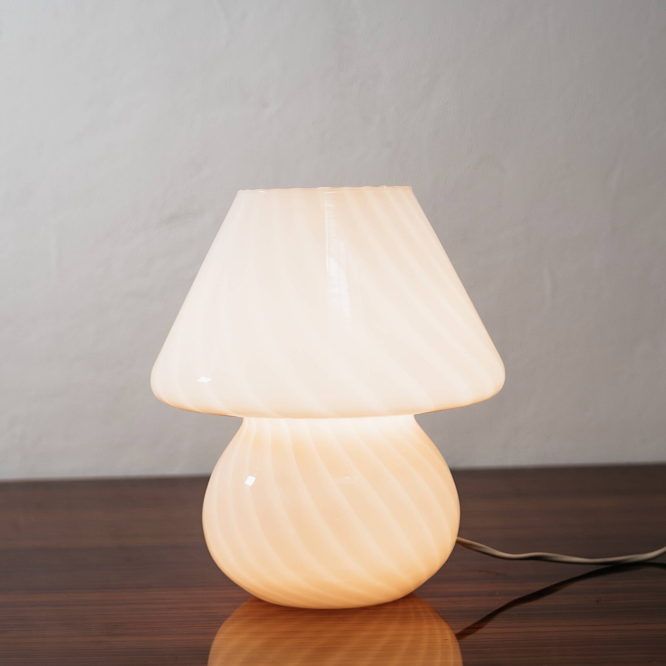Coppia de lampes de table Murano champignon rose design des années 1970