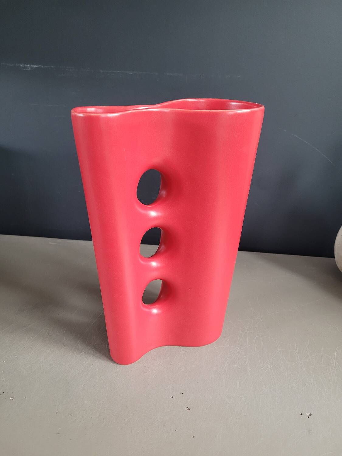 Vase en céramique rouge mat, 1960