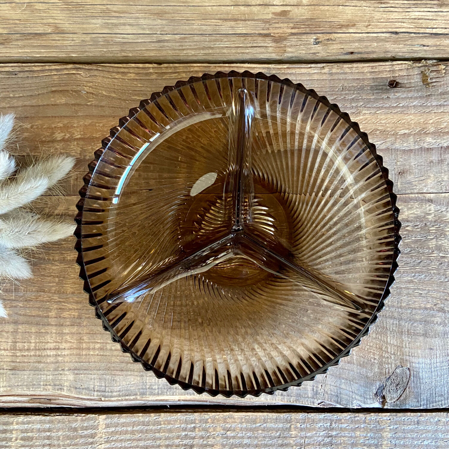 Plat en verre fumé vintage