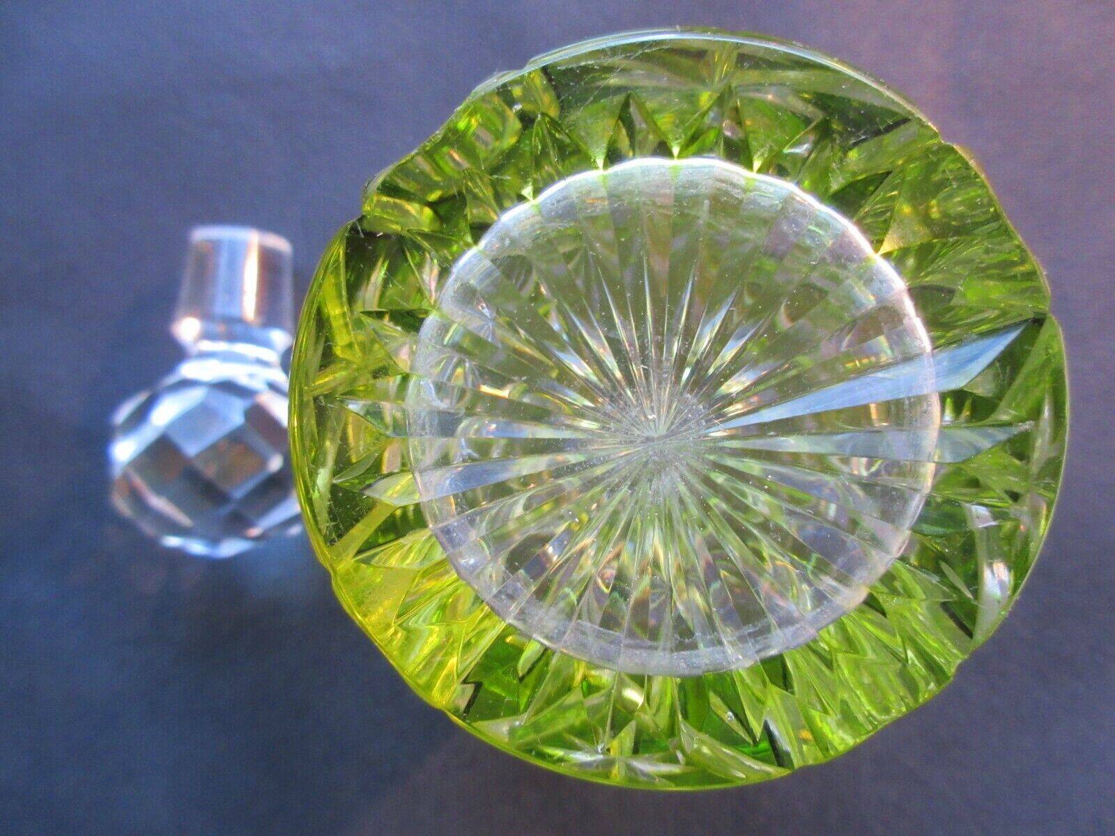 Flacon à parfum verre jaune ouraline, ciselé blanc, Val St Lambert ou St Louis